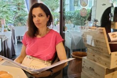 lamberti-amelie-consulte-le-livre-de-cave-