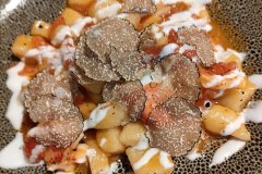 lamberti-gnocchi-sautes-au-suc-de-homard-truffe-noire