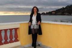amelie-mer-horizon-minijupe-cuissardes-terrasse-villa-eva