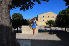 tourtour-place-de-la-mairie-amelie