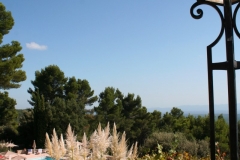 bastide-de-tourtour-descente-vers-la-piscine
