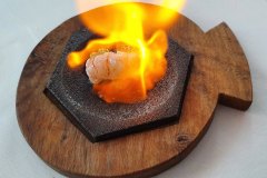 chateau-de-berne-le-jardin-de-benjamin-amuses-bouche-crevette-flambee