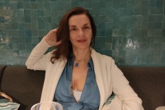 nice_bistrot_marin_amelie_assise_deceollete