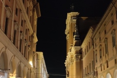 bologne_via_dell_independenza_cattedrale_notte