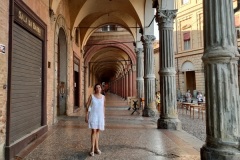 bologne_portico_santo_stefano_amelie_face