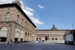 bologne_piazza_maggiore_il-crescentone