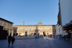 bologne_piazza_maggiore_il-crescentone_sera