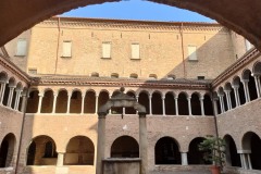 bologne_basilique_santo_stefano_cloitre