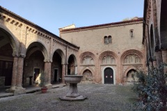 bologne_basilique_santo_stefano_cortile_di_pilato