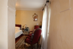 la-bonne-etape-suite-rez-de-jardin-couloir