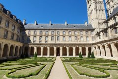 caen_abbaye_aux_hommes_cloitre_jardin