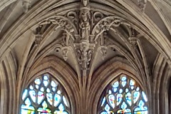 caen_eglise_saint_pierre_vitrail
