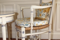 auberge-de-cassagne-fauteuil-provencal