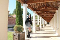 hotel-du-castellet-amelie-galerie-adossee-bottes-collants