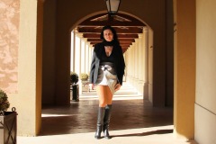 hotel-du-castellet-amelie-galerie-bottes-cuisses-mini-jupe