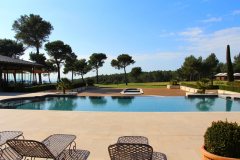 hotel-du-castellet-piscine-et-golf
