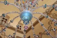 castello-di-garene-salle-dhonneur-lustre