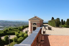 castello-di-guarene-chapelle-sainte-therese-et-jardins
