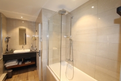 dijon-chapeau-rouge-junior-suite-bain