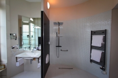 chateau-apigne-salle-de-bain-dans-tourelle