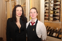 chateau-de-berne-amelie-avec-justine-sommeliere-adjointe