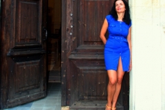 couvent-des-minimes-amelie-robe-bleue-devant-la-chapelle