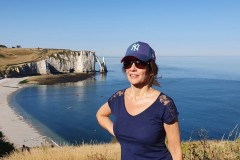 etretat_amelie_face_porte_d_aval_et_aiguille