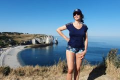 etretat_amelie_short_chemin_des_douaniers_portrait