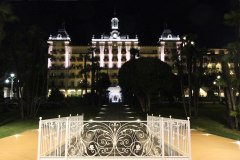 grand-hotel-iles-borromees-by-night-facade-jardin