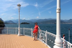 grand-hotel-iles-borromees-embarcadere-amelie-robe-fendue-soulevee