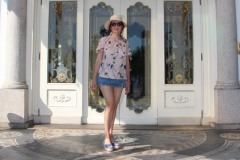 grand-hotel-iles-borromees-entree-amelie-minijupe-fendue