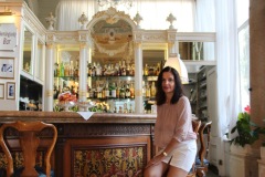 grand-hotel-iles-borromees-hemingway-bar-amelie-jupe-fendue