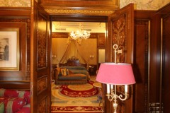 grand-hotel-iles-borromees-suite-hemingway-bureau-porte-chambre-or