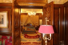grand-hotel-iles-borromees-suite-hemingway-bureau-porte-chambre-or
