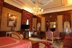 grand-hotel-iles-borromees-suite-hemingway-chambre-pourpre-plafond-peint