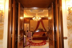 grand-hotel-iles-borromees-suite-hemingway-porte-chambre