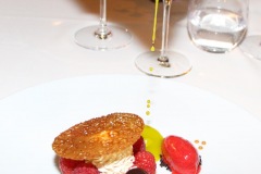 hiely-lucullus-gerald-azoulay-framboises-sur-alfajor-huile-olive