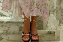 la_pergola_escalier_amelie_sandales_pieds_orteils_vernis