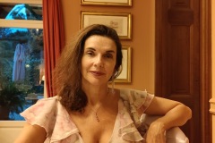 la_pergola_salle_restaurant_amelie_decollete_a_table