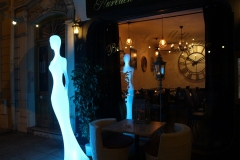 nice-le-millesime-statue-en-bleu