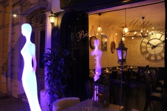 nice-le-millesime-statue-en-versicolore-violet