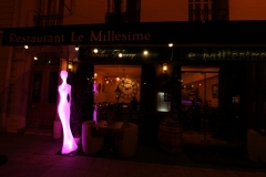 nice-le-millesime-statue-versicolore-en-mauve