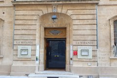 avignon-la-mirande-entree