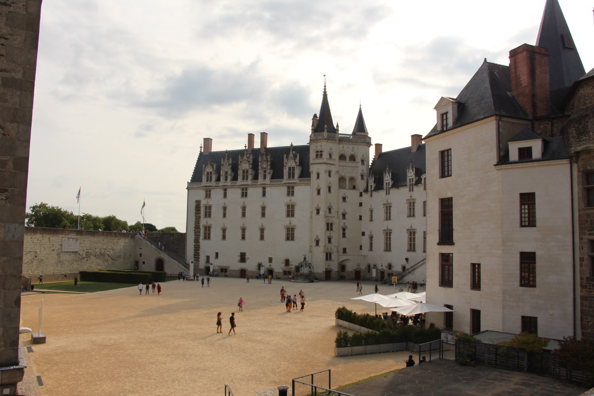 chateau_anne_de_bretagne_cour