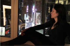 time-square-night-amelie-jambes-etiquette
