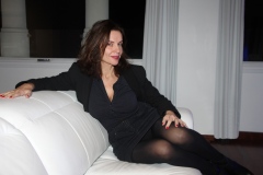 amelie-assise-chez-elle
