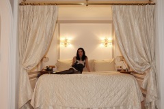 paris-regina-suite-amelie-nuisette-alcove