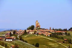 serralunga_d_Alba_panoramique2