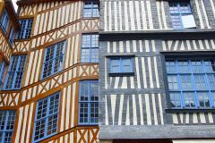 rouen_place_barthelemy_maisons_normandes_colombages
