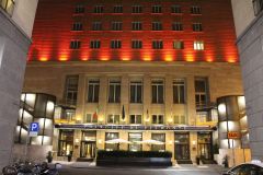 turin-principi-di-piemonte-facade-illuminee-entree